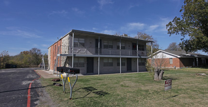 Willows Apartments in Fort Worth, TX - Building Photo - Building Photo