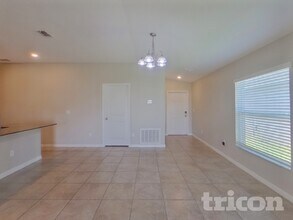 1614 Broad Winged Hawk Dr in Ruskin, FL - Building Photo - Building Photo