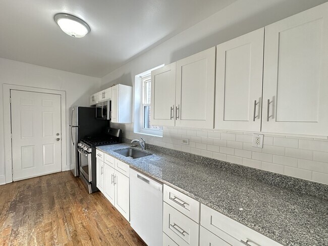 3533 W Fullerton Ave in Chicago, IL - Building Photo - Building Photo