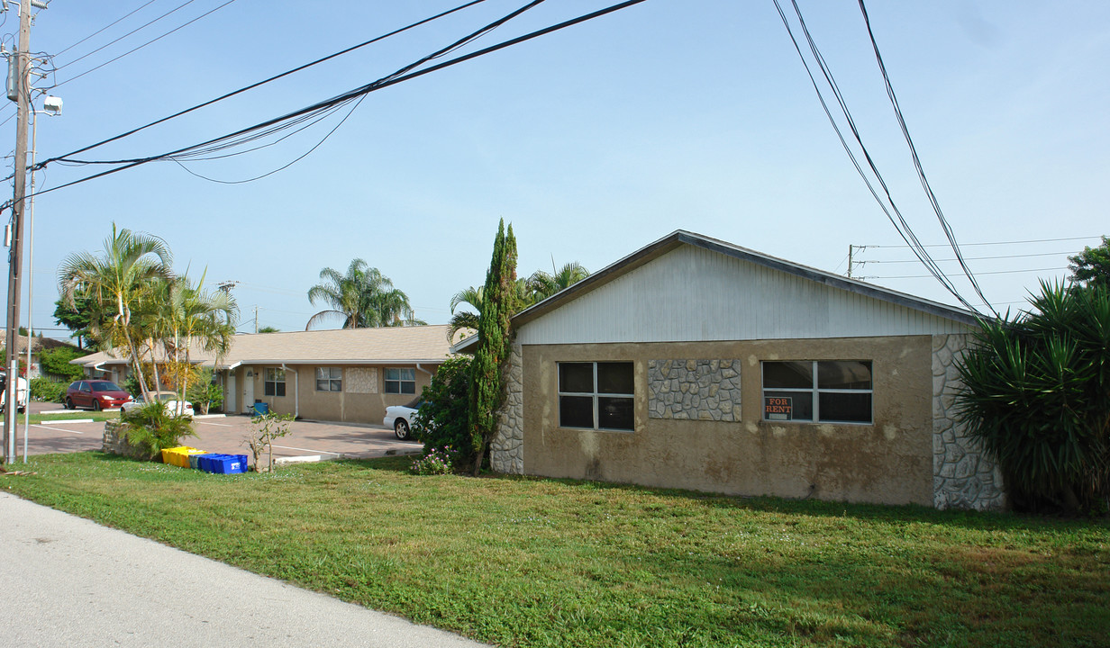 1965 Wheeler Rd in North Palm Beach, FL - Building Photo