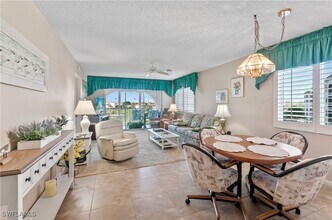 29 High Point Cir E in Naples, FL - Building Photo - Building Photo