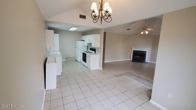 122 Earline Dr in Scott, LA - Building Photo - Building Photo