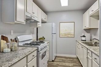 Casa Monterey Apartments in Spring Valley, CA - Foto de edificio - Building Photo