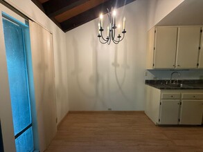 2203 Woodside Ln in Sacramento, CA - Building Photo - Building Photo