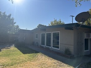 402 Helen Ave in Modesto, CA - Building Photo - Building Photo
