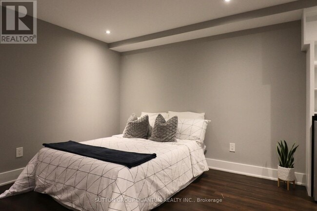 35 Cloverdale Rd in Toronto, ON - Building Photo - Building Photo