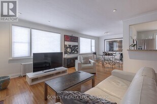 4613 Dundas St W in Toronto, ON - Building Photo