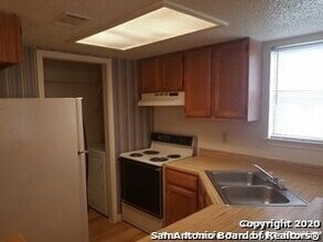 6311 Bostonian in San Antonio, TX - Building Photo - Building Photo