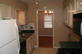 4864 Quince Rd in Memphis, TN - Building Photo - Building Photo