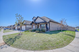 9328 NW 118th St in Yukon, OK - Building Photo - Building Photo