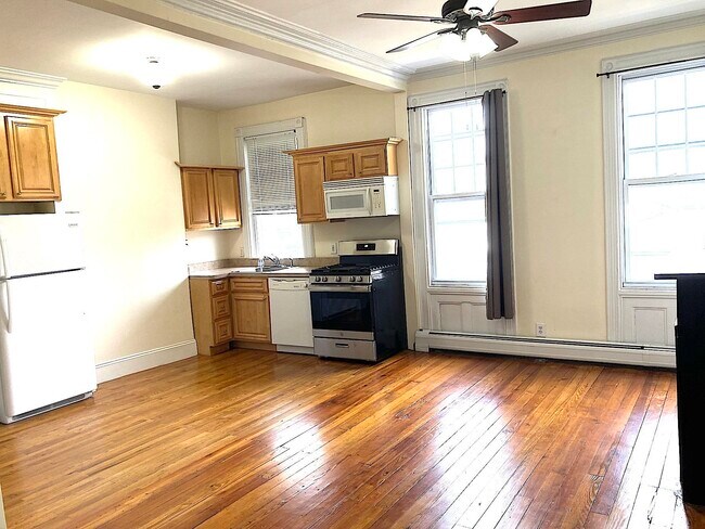 132 Griffith St in Jersey City, NJ - Building Photo - Building Photo