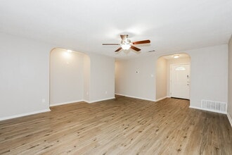 812 Lynne Ln in Burleson, TX - Building Photo - Building Photo