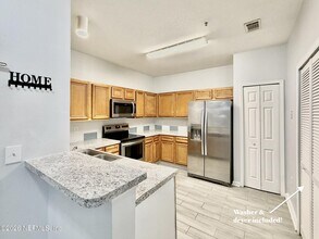 6880 Skaff Ave in Jacksonville, FL - Building Photo - Building Photo