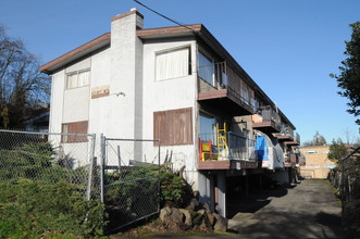 Joy Ann Apartments in Seattle, WA - Building Photo - Building Photo