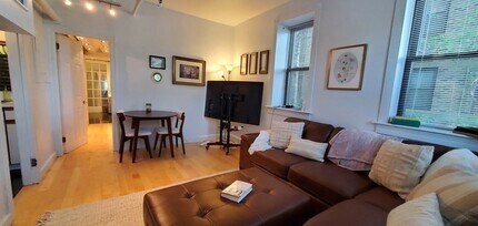 1662 Commonwealth Ave, Unit 12 in Boston, MA - Building Photo - Building Photo