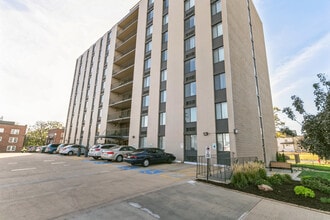 Capitol View Tower Apartments - Seniors 62+ in Lincoln, NE - Building Photo - Building Photo