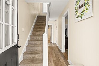 761 King St in Charlottesville, VA - Foto de edificio - Building Photo