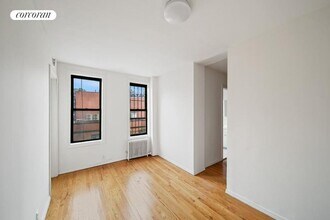 242 E 10th St in New York, NY - Building Photo - Building Photo