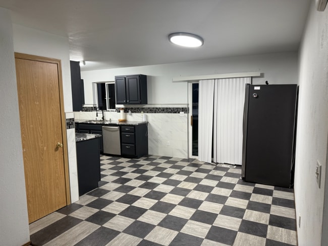 property at 5569 S Vesel Ct