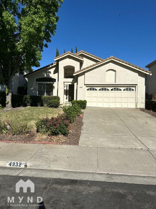 4932 Bridle Way in Antioch, CA - Building Photo