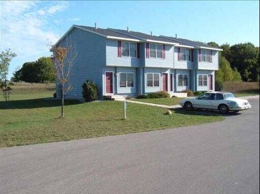 1611 Shannie Ln in Traverse City, MI - Building Photo