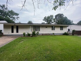1937 Edgewood St in Jonesboro, AR - Building Photo