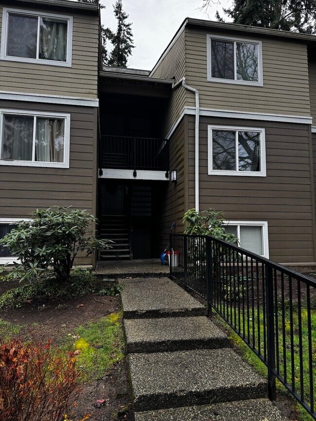 820 Cady Rd, Unit H102 in Everett, WA - Building Photo - Building Photo