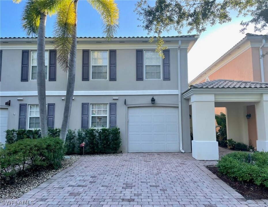 5633 Cove Cir in Naples, FL - Building Photo