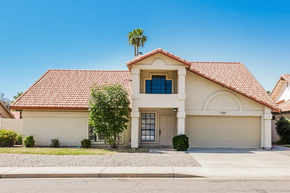 7127 W Morrow Dr in Glendale, AZ - Foto de edificio