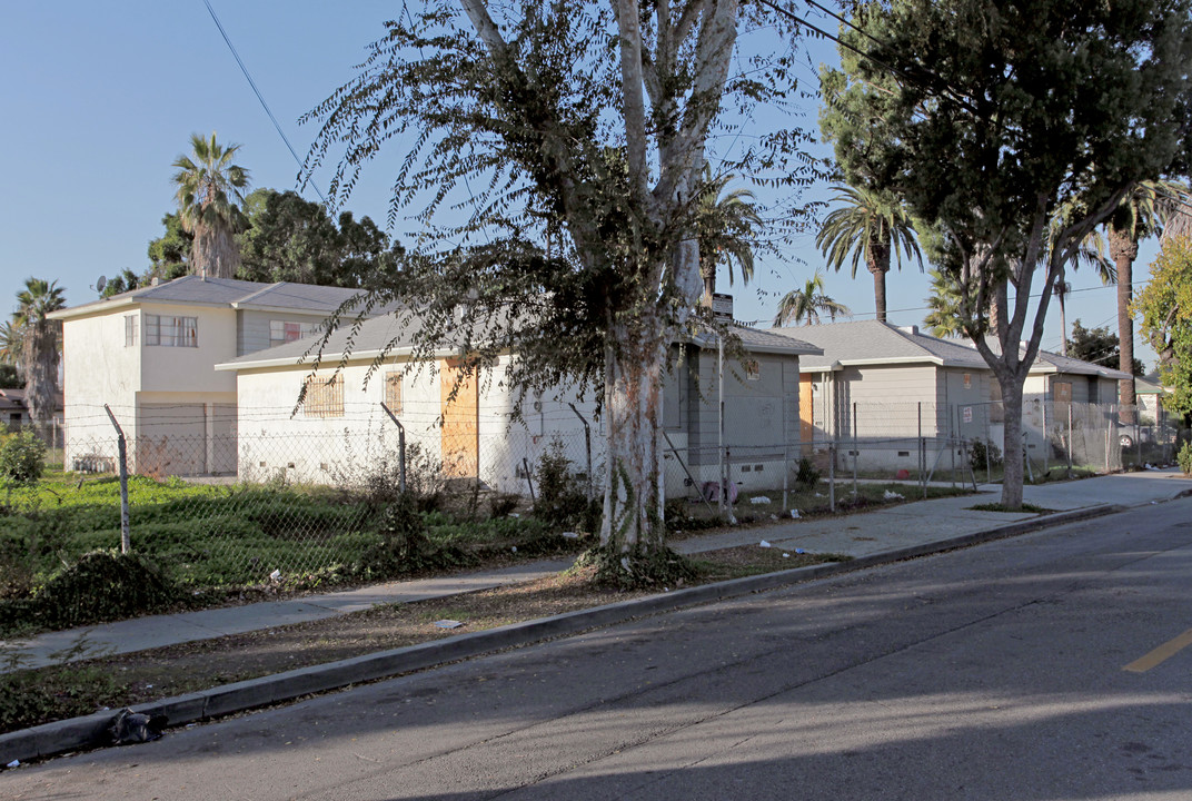 6100 Carmelita Ave in Huntington Park, CA - Building Photo