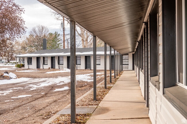 1180 S Cove View Rd, Unit 1 in Richfield, UT - Foto de edificio - Building Photo