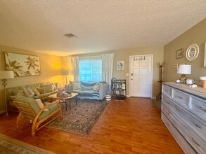 5840 Tanglewood Dr NE in St. Petersburg, FL - Building Photo - Building Photo