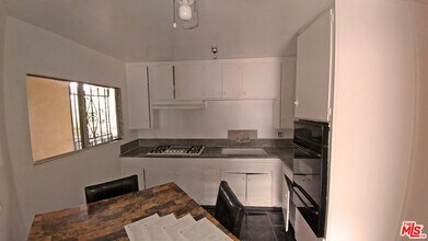 4106 ROSEWOOD Ave-Unit -11 in Los Angeles, CA - Building Photo - Building Photo