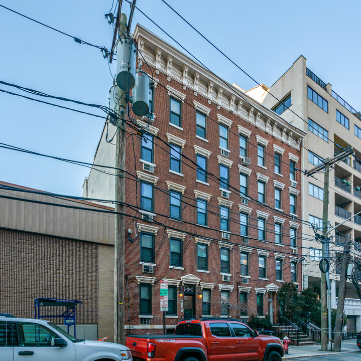 68 Park Ave in Hoboken, NJ - Building Photo