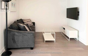 24-624 Wellesley St W in Toronto, ON - Building Photo - Building Photo