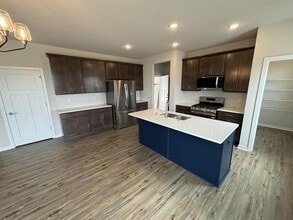 670 Lambert Dr in Slinger, WI - Building Photo - Building Photo