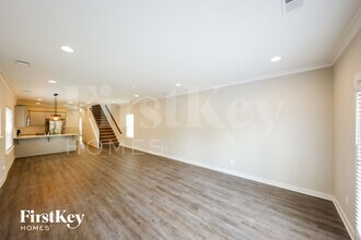 211 Creek Run Way in Calera, AL - Foto de edificio - Building Photo