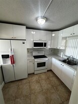6565 W 26th Dr in Hialeah, FL - Building Photo