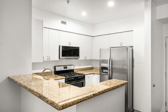 1801 E Katella Ave, Unit 1136 in Anaheim, CA - Building Photo - Building Photo