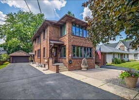 80 S Williams St in Crystal Lake, IL - Building Photo