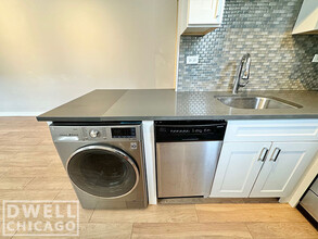 541 W Belmont Ave, Unit 1 in Chicago, IL - Foto de edificio - Building Photo