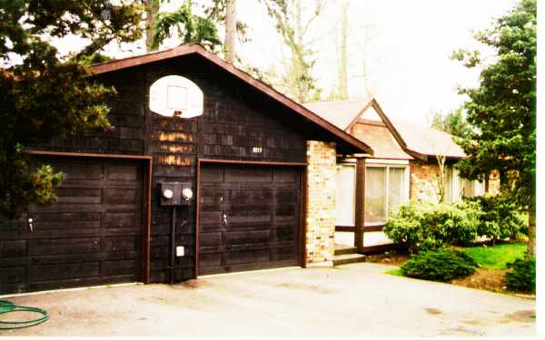8215-8217 11th St E in Puyallup, WA - Building Photo