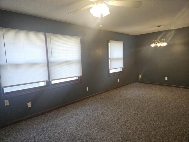 708 N Campbell St in Macomb, IL - Building Photo - Building Photo
