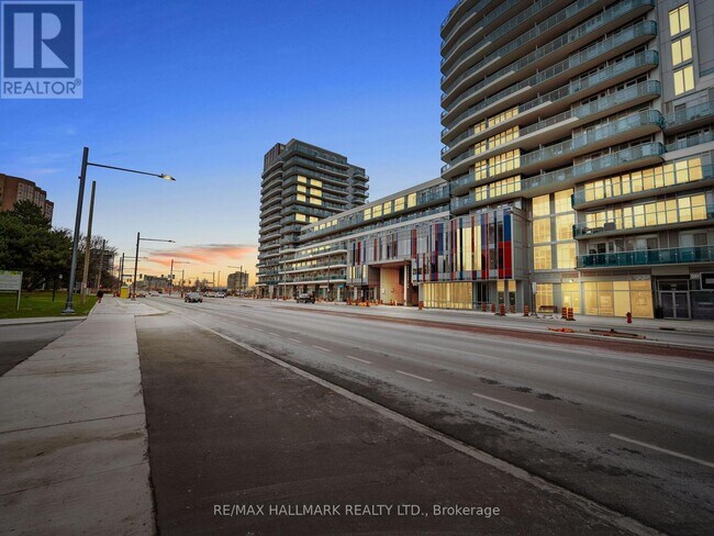 9471 Yonge St in Richmond Hill, ON - Building Photo - Building Photo