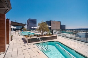 6401 Wilshire Blvd in Los Angeles, CA - Building Photo