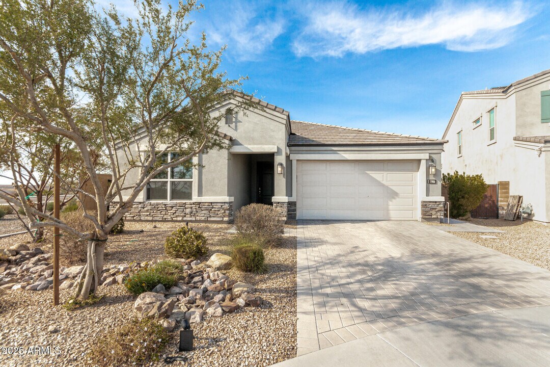 1906 E Robb Ln in Phoenix, AZ - Building Photo