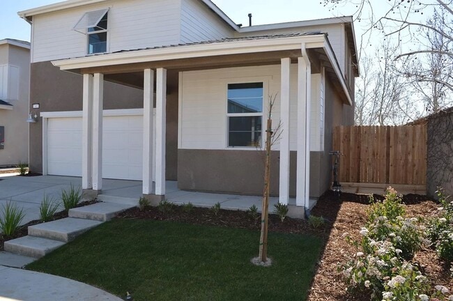 2402 Urdaneta Way in Merced, CA - Building Photo - Building Photo