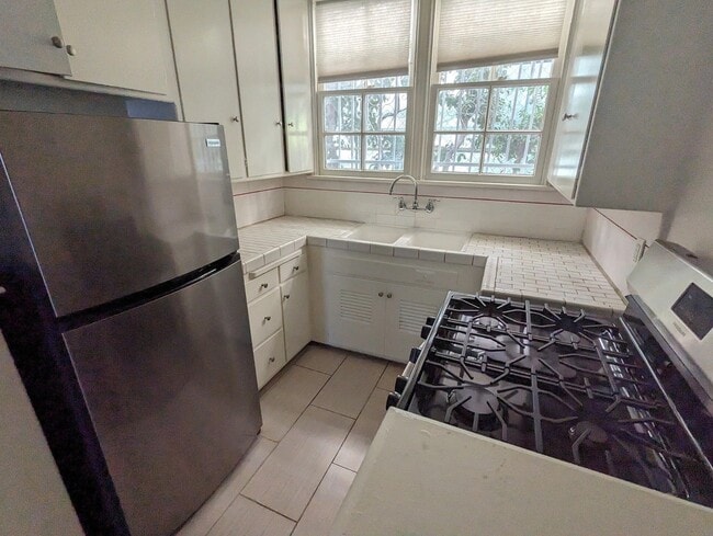 346 N Palm Dr