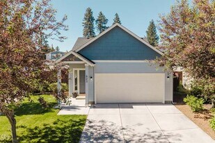 623 SE Glencoe Pl in Bend, OR - Building Photo