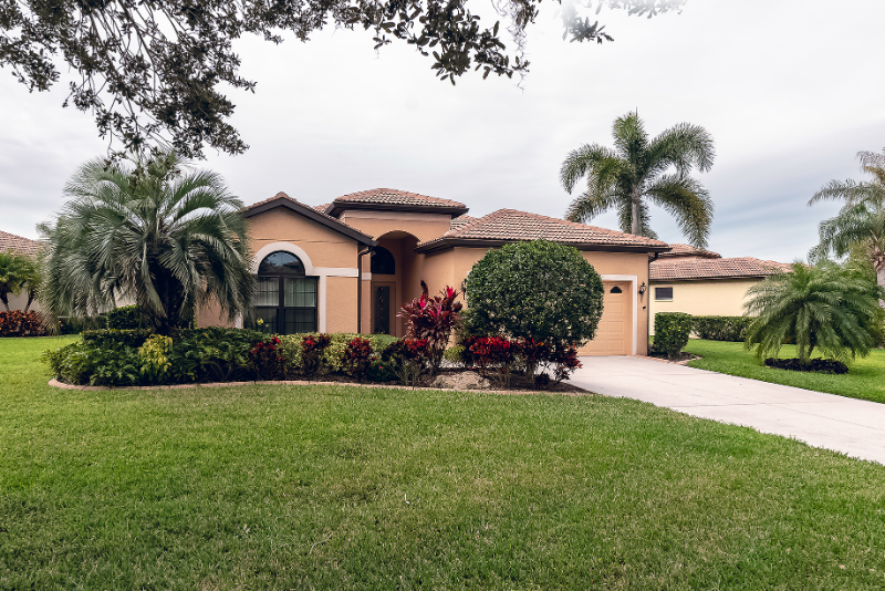 8044 Stirling Falls Cir in Sarasota, FL - Building Photo